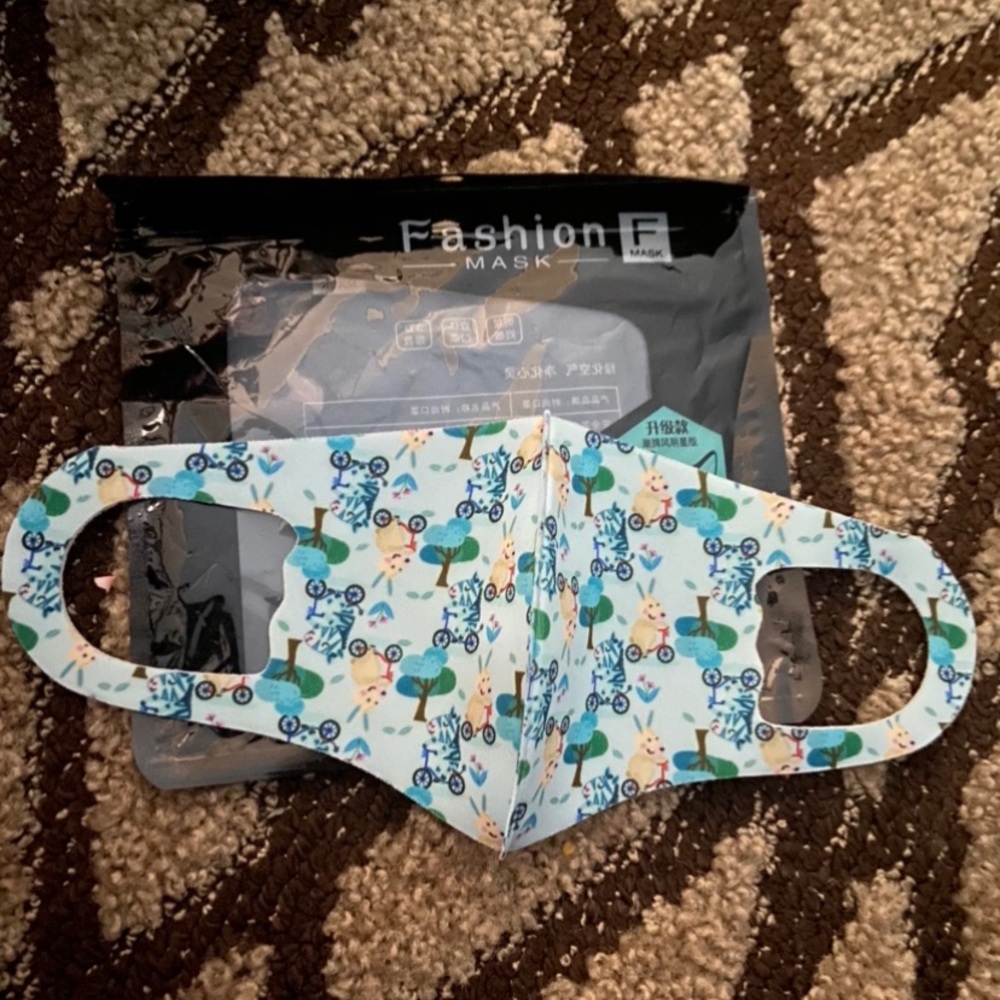 Kids face mask i have a brand new sealed in pac